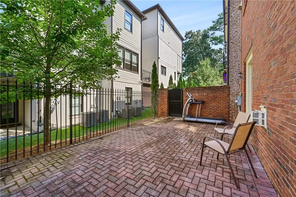 3475 Roxboro Road Ne Unit 10, Atlanta, Georgia 30326, 4 Bedrooms Bedrooms, 0 ,4 BathroomsBathrooms,Residential,For Sale,3475 Roxboro Road Ne Unit 10,7814529