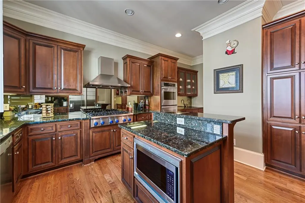3475 Roxboro Road Ne Unit 10, Atlanta, Georgia 30326, 4 Bedrooms Bedrooms, 0 ,4 BathroomsBathrooms,Residential,For Sale,3475 Roxboro Road Ne Unit 10,7814529