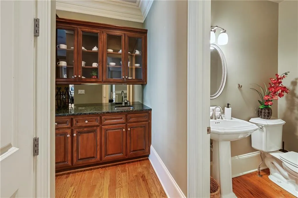 3475 Roxboro Road Ne Unit 10, Atlanta, Georgia 30326, 4 Bedrooms Bedrooms, 0 ,4 BathroomsBathrooms,Residential,For Sale,3475 Roxboro Road Ne Unit 10,7814529