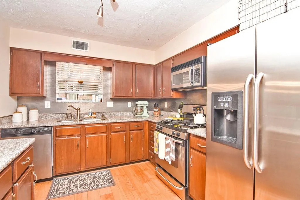 1001 Wedgewood Way, Sandy Springs, Georgia 30350, 2 Bedrooms Bedrooms, ,2 BathroomsBathrooms,Residential,Sold,1001 Wedgewood Way,6524896