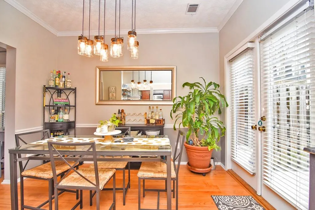 1001 Wedgewood Way, Sandy Springs, Georgia 30350, 2 Bedrooms Bedrooms, ,2 BathroomsBathrooms,Residential,Sold,1001 Wedgewood Way,6524896