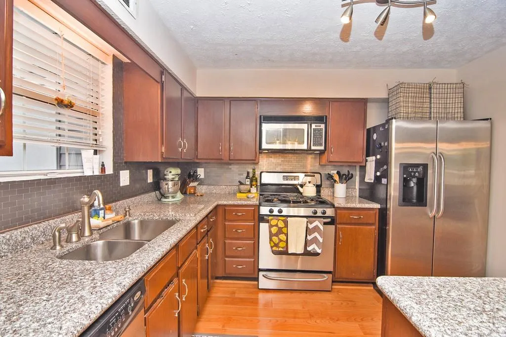 1001 Wedgewood Way, Sandy Springs, Georgia 30350, 2 Bedrooms Bedrooms, ,2 BathroomsBathrooms,Residential,Sold,1001 Wedgewood Way,6524896