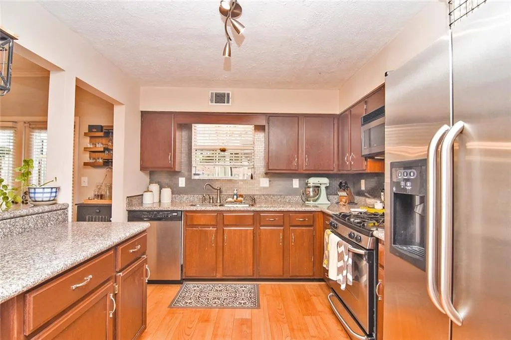 1001 Wedgewood Way, Sandy Springs, Georgia 30350, 2 Bedrooms Bedrooms, ,2 BathroomsBathrooms,Residential,Sold,1001 Wedgewood Way,6524896