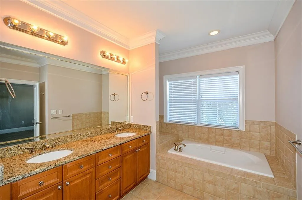 5412 Glenridge Cove Unit 5412, Atlanta, Georgia 30342, 3 Bedrooms Bedrooms, ,3 BathroomsBathrooms,Residential,Sold,5412 Glenridge Cove Unit 5412,5927193