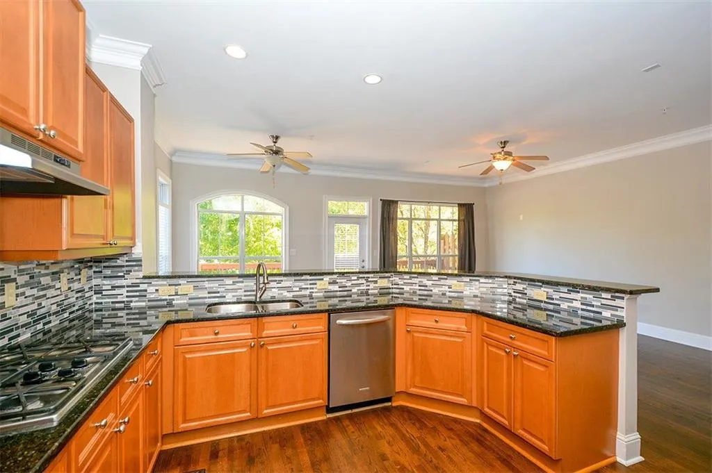5412 Glenridge Cove Unit 5412, Atlanta, Georgia 30342, 3 Bedrooms Bedrooms, ,3 BathroomsBathrooms,Residential,Sold,5412 Glenridge Cove Unit 5412,5927193