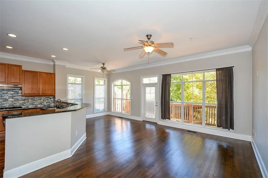 5412 Glenridge Cove Unit 5412, Atlanta, Georgia 30342, 3 Bedrooms Bedrooms, ,3 BathroomsBathrooms,Residential,Sold,5412 Glenridge Cove Unit 5412,5927193