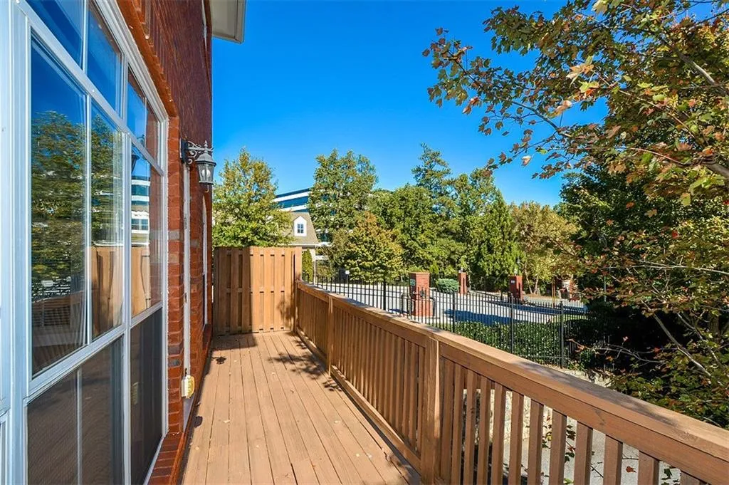 5412 Glenridge Cove Unit 5412, Atlanta, Georgia 30342, 3 Bedrooms Bedrooms, ,3 BathroomsBathrooms,Residential,Sold,5412 Glenridge Cove Unit 5412,5927193