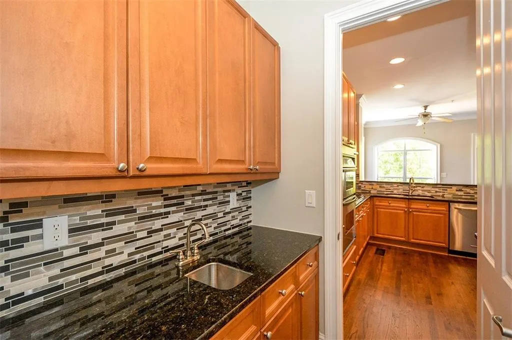 5412 Glenridge Cove Unit 5412, Atlanta, Georgia 30342, 3 Bedrooms Bedrooms, ,3 BathroomsBathrooms,Residential,Sold,5412 Glenridge Cove Unit 5412,5927193