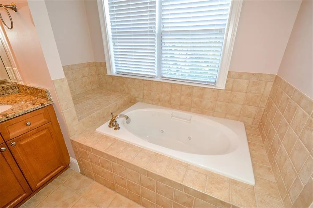 5412 Glenridge Cove Unit 5412, Atlanta, Georgia 30342, 3 Bedrooms Bedrooms, ,3 BathroomsBathrooms,Residential,Sold,5412 Glenridge Cove Unit 5412,5927193