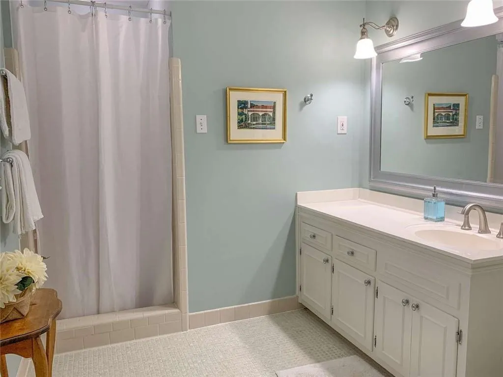 355 Castleridge, Atlanta, Georgia 30342, 4 Bedrooms Bedrooms, ,2 BathroomsBathrooms,Residential,Sold,355 Castleridge,7122994