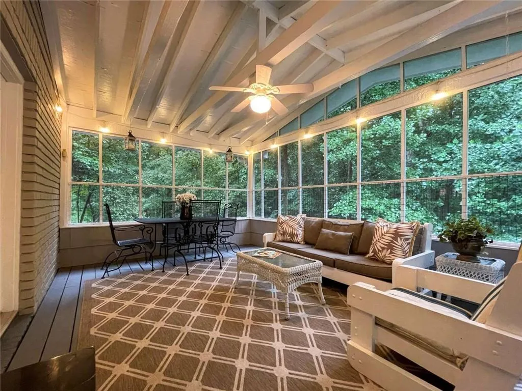 355 Castleridge, Atlanta, Georgia 30342, 4 Bedrooms Bedrooms, ,2 BathroomsBathrooms,Residential,Sold,355 Castleridge,7122994