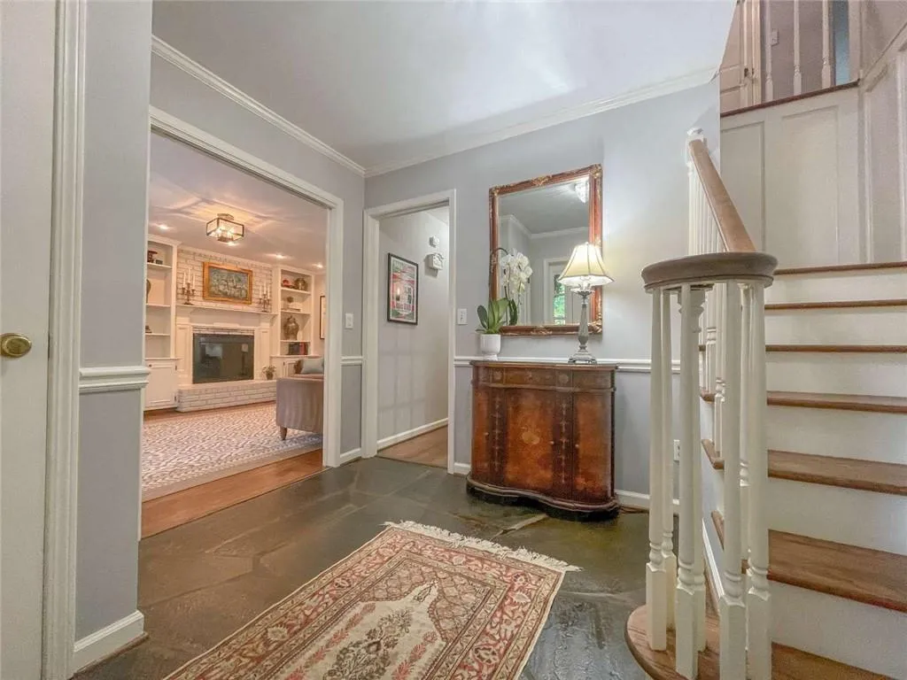 355 Castleridge, Atlanta, Georgia 30342, 4 Bedrooms Bedrooms, ,2 BathroomsBathrooms,Residential,Sold,355 Castleridge,7122994