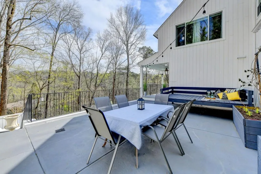 3050 River North Parkway, Sandy Springs, Georgia 30328, 5 Bedrooms Bedrooms, ,3 BathroomsBathrooms,Residential,Sold,3050 River North Parkway,7192347