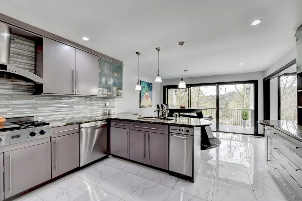 3050 River North Parkway, Sandy Springs, Georgia 30328, 5 Bedrooms Bedrooms, ,3 BathroomsBathrooms,Residential,Sold,3050 River North Parkway,7192347