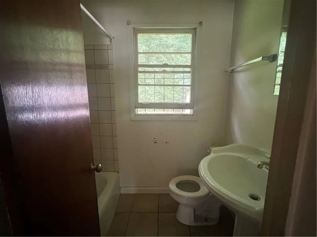 2593 Santa Barbara Drive Nw, Atlanta, Georgia 30318, 3 Bedrooms Bedrooms, ,1 BathroomBathrooms,Residential,For Sale,2593 Santa Barbara Drive Nw,7629625