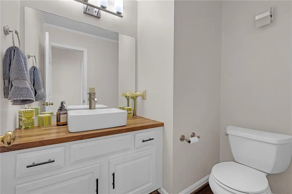 Bathroom with ornamental molding and vanity