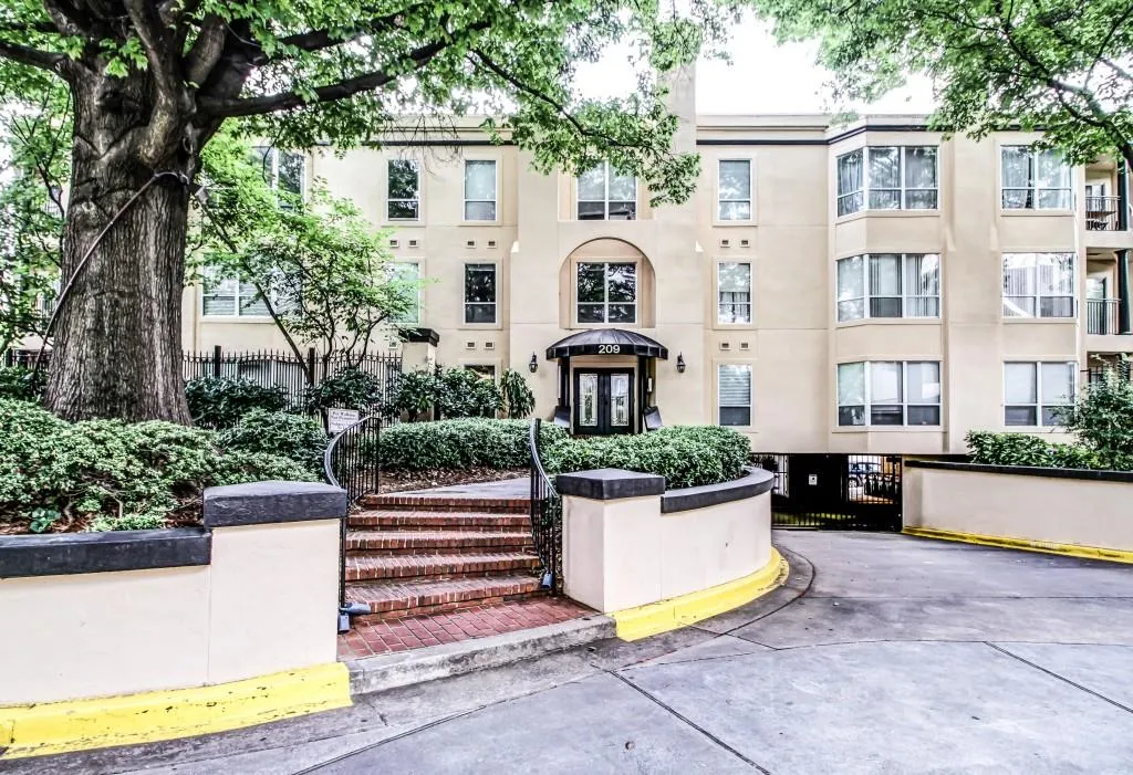 209 14th Street Ne Unit 105, Atlanta, Georgia 30309, 2 Bedrooms Bedrooms, ,2 BathroomsBathrooms,Residential,Sold,209 14th Street Ne Unit 105,5874432