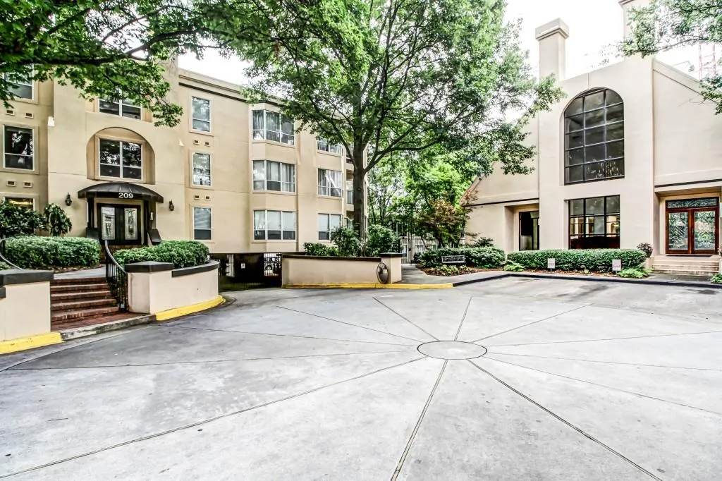 209 14th Street Ne Unit 105, Atlanta, Georgia 30309, 2 Bedrooms Bedrooms, ,2 BathroomsBathrooms,Residential,Sold,209 14th Street Ne Unit 105,5874432
