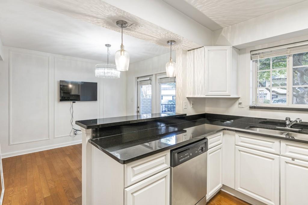 6940 Roswell Road Unit 2C, Atlanta, Georgia 30328, 1 Bedroom Bedrooms, ,1 BathroomBathrooms,Residential,Sold,6940 Roswell Road Unit 2C,7322222