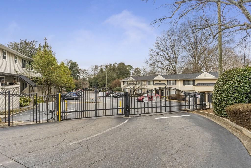 6940 Roswell Road Unit 2C, Atlanta, Georgia 30328, 1 Bedroom Bedrooms, ,1 BathroomBathrooms,Residential,Sold,6940 Roswell Road Unit 2C,7322222