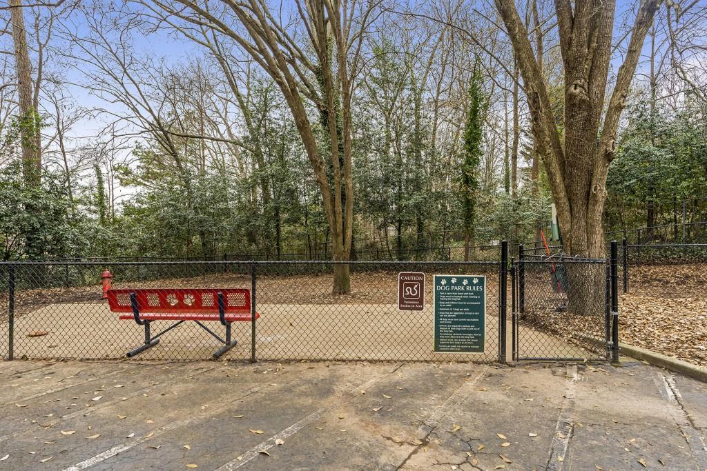 6940 Roswell Road Unit 2C, Atlanta, Georgia 30328, 1 Bedroom Bedrooms, ,1 BathroomBathrooms,Residential,Sold,6940 Roswell Road Unit 2C,7322222