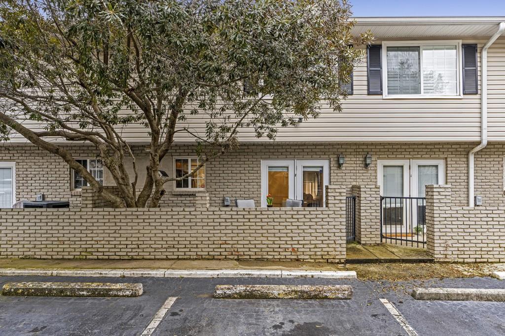 6940 Roswell Road Unit 2C, Atlanta, Georgia 30328, 1 Bedroom Bedrooms, ,1 BathroomBathrooms,Residential,Sold,6940 Roswell Road Unit 2C,7322222