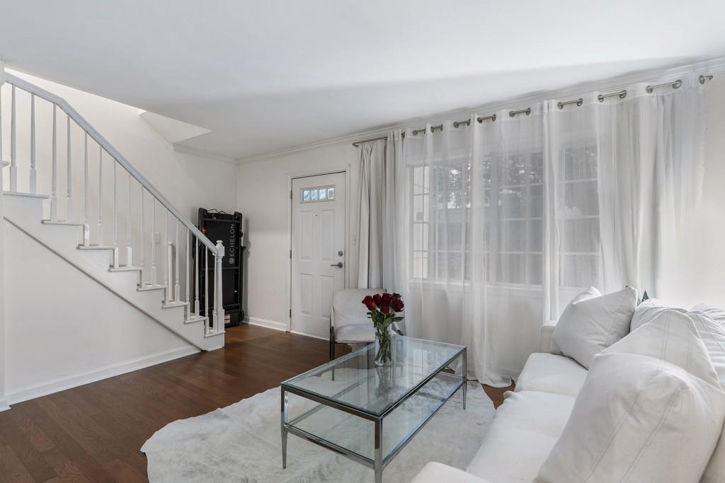 6940 Roswell Road Unit 2C, Atlanta, Georgia 30328, 1 Bedroom Bedrooms, ,1 BathroomBathrooms,Residential,Sold,6940 Roswell Road Unit 2C,7322222