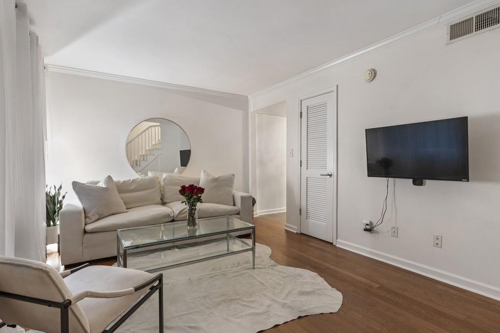 6940 Roswell Road Unit 2C, Atlanta, Georgia 30328, 1 Bedroom Bedrooms, ,1 BathroomBathrooms,Residential,Sold,6940 Roswell Road Unit 2C,7322222