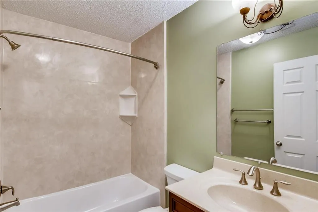 606 Bainbridge Drive, Sandy Springs, Georgia 30327, 2 Bedrooms Bedrooms, ,2 BathroomsBathrooms,Residential,Sold,606 Bainbridge Drive,6764278