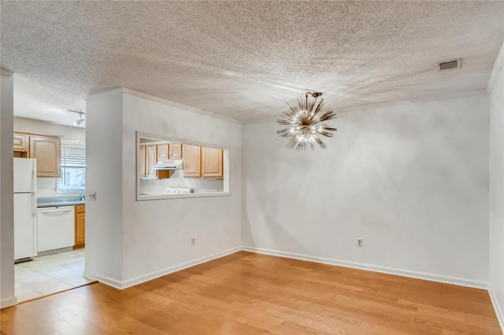 606 Bainbridge Drive, Sandy Springs, Georgia 30327, 2 Bedrooms Bedrooms, ,2 BathroomsBathrooms,Residential,Sold,606 Bainbridge Drive,6764278