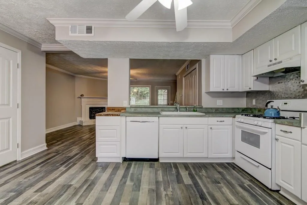 8846 Long Beach Circle, Sandy Springs, Georgia 30350, 2 Bedrooms Bedrooms, ,1 BathroomBathrooms,Residential,Sold,8846 Long Beach Circle,6088462