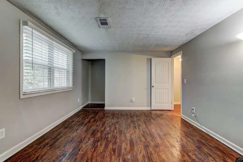 8846 Long Beach Circle, Sandy Springs, Georgia 30350, 2 Bedrooms Bedrooms, ,1 BathroomBathrooms,Residential,Sold,8846 Long Beach Circle,6088462