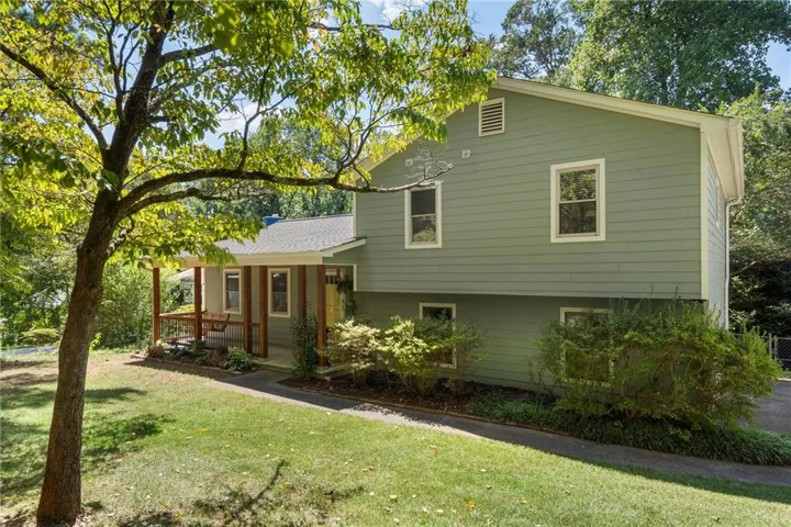 This well maintained split level home is ready for her new owner.