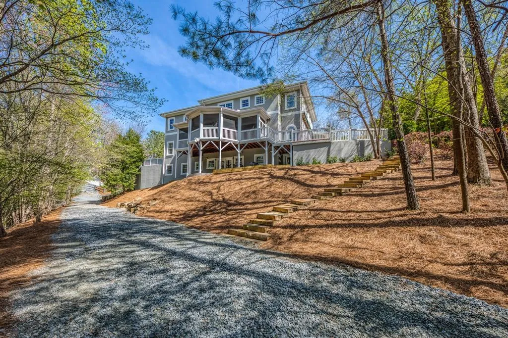 5815 De Claire Court, Sandy Springs, Georgia 30328, 6 Bedrooms Bedrooms, ,5 BathroomsBathrooms,Residential,Sold,5815 De Claire Court,6531341