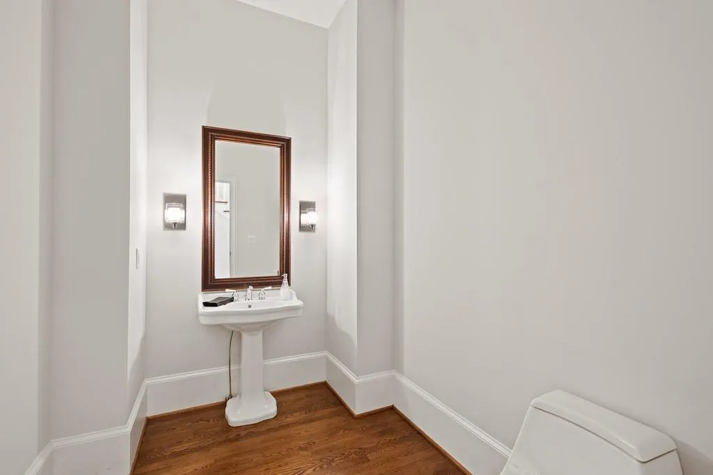 5815 De Claire Court, Sandy Springs, Georgia 30328, 6 Bedrooms Bedrooms, ,5 BathroomsBathrooms,Residential,Sold,5815 De Claire Court,6531341