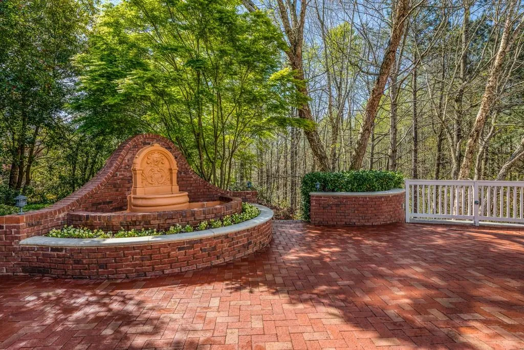 5815 De Claire Court, Sandy Springs, Georgia 30328, 6 Bedrooms Bedrooms, ,5 BathroomsBathrooms,Residential,Sold,5815 De Claire Court,6531341