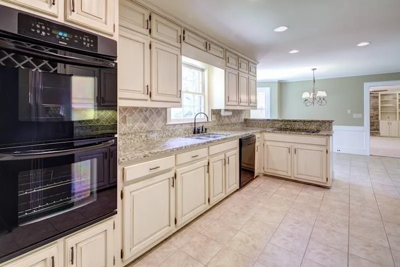 7575 Hunters Woods Drive, Sandy Springs, Georgia 30350, 5 Bedrooms Bedrooms, ,4 BathroomsBathrooms,Residential,Sold,7575 Hunters Woods Drive,5846325