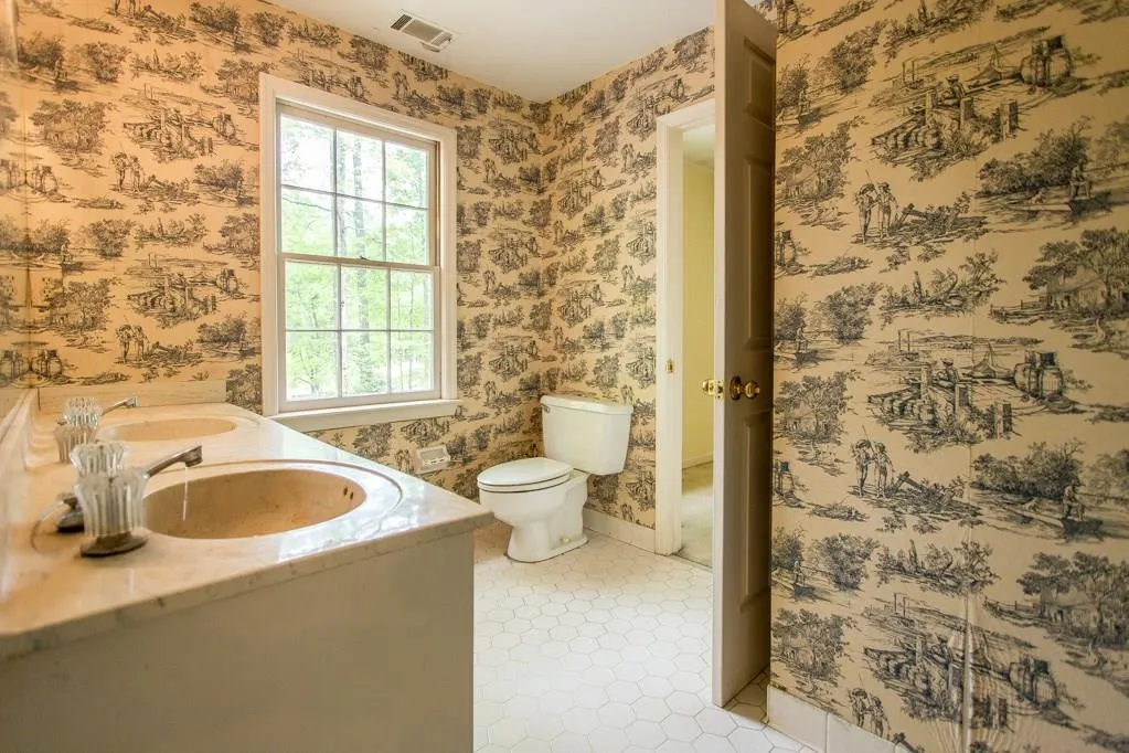 9810 Huntcliff Trace, Sandy Springs, Georgia 30350, 5 Bedrooms Bedrooms, ,3 BathroomsBathrooms,Residential,Sold,9810 Huntcliff Trace,6002018