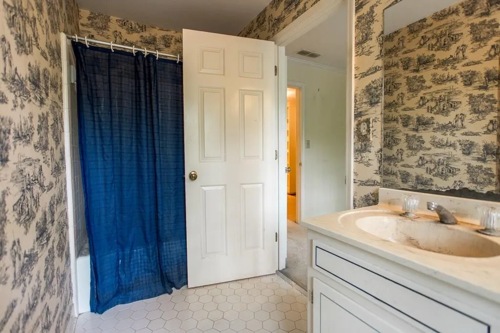 9810 Huntcliff Trace, Sandy Springs, Georgia 30350, 5 Bedrooms Bedrooms, ,3 BathroomsBathrooms,Residential,Sold,9810 Huntcliff Trace,6002018