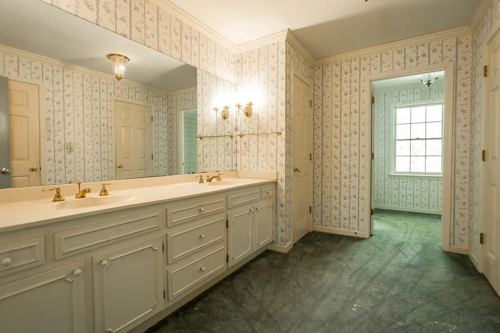 9810 Huntcliff Trace, Sandy Springs, Georgia 30350, 5 Bedrooms Bedrooms, ,3 BathroomsBathrooms,Residential,Sold,9810 Huntcliff Trace,6002018