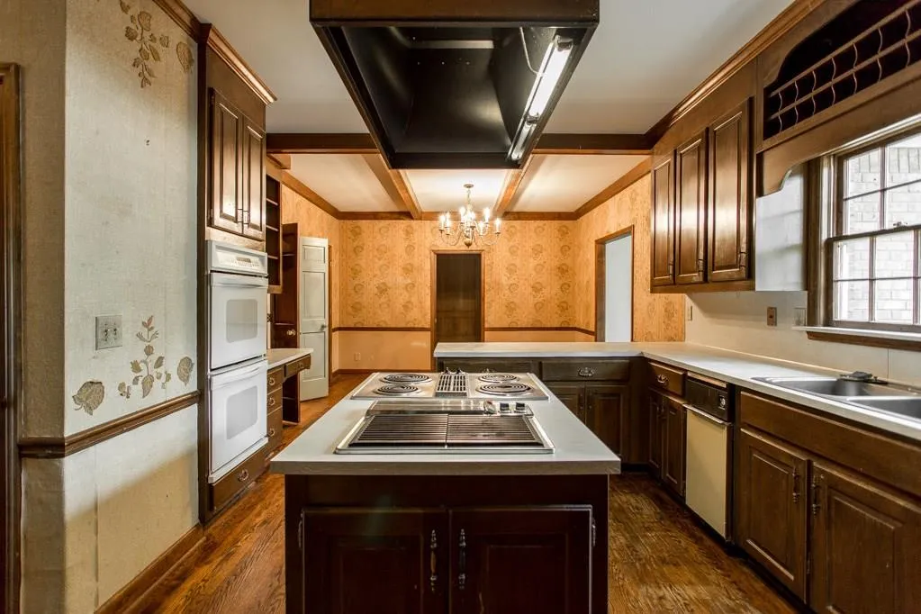 9810 Huntcliff Trace, Sandy Springs, Georgia 30350, 5 Bedrooms Bedrooms, ,3 BathroomsBathrooms,Residential,Sold,9810 Huntcliff Trace,6002018