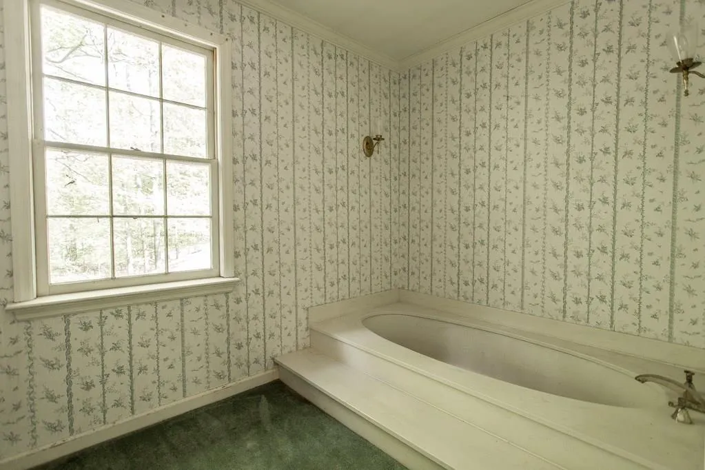 9810 Huntcliff Trace, Sandy Springs, Georgia 30350, 5 Bedrooms Bedrooms, ,3 BathroomsBathrooms,Residential,Sold,9810 Huntcliff Trace,6002018