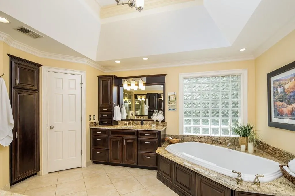 7385 Crompton Court N, Sandy Springs, Georgia 30350, 4 Bedrooms Bedrooms, ,4 BathroomsBathrooms,Residential,Sold,7385 Crompton Court N,5996759