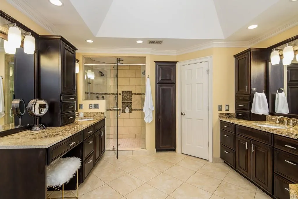 7385 Crompton Court N, Sandy Springs, Georgia 30350, 4 Bedrooms Bedrooms, ,4 BathroomsBathrooms,Residential,Sold,7385 Crompton Court N,5996759