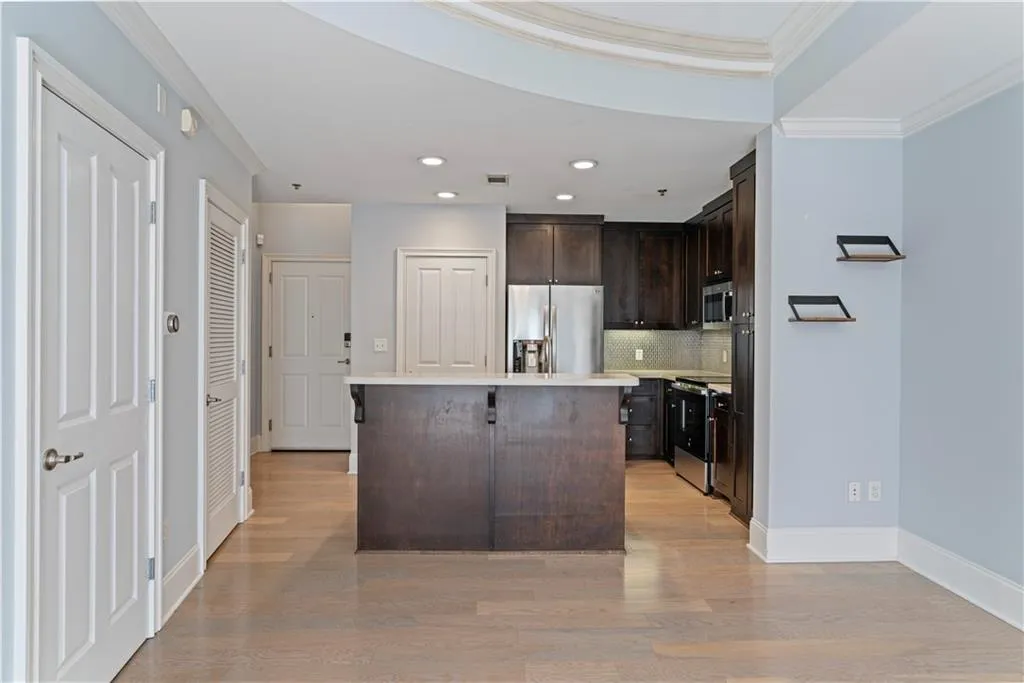 2255 Peachtree Road Ne Unit 426, Atlanta, Georgia 30309, 1 Bedroom Bedrooms, ,1 BathroomBathrooms,Residential,For Sale,2255 Peachtree Road Ne Unit 426,7528568