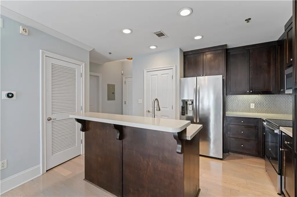 2255 Peachtree Road Ne Unit 426, Atlanta, Georgia 30309, 1 Bedroom Bedrooms, ,1 BathroomBathrooms,Residential,For Sale,2255 Peachtree Road Ne Unit 426,7528568
