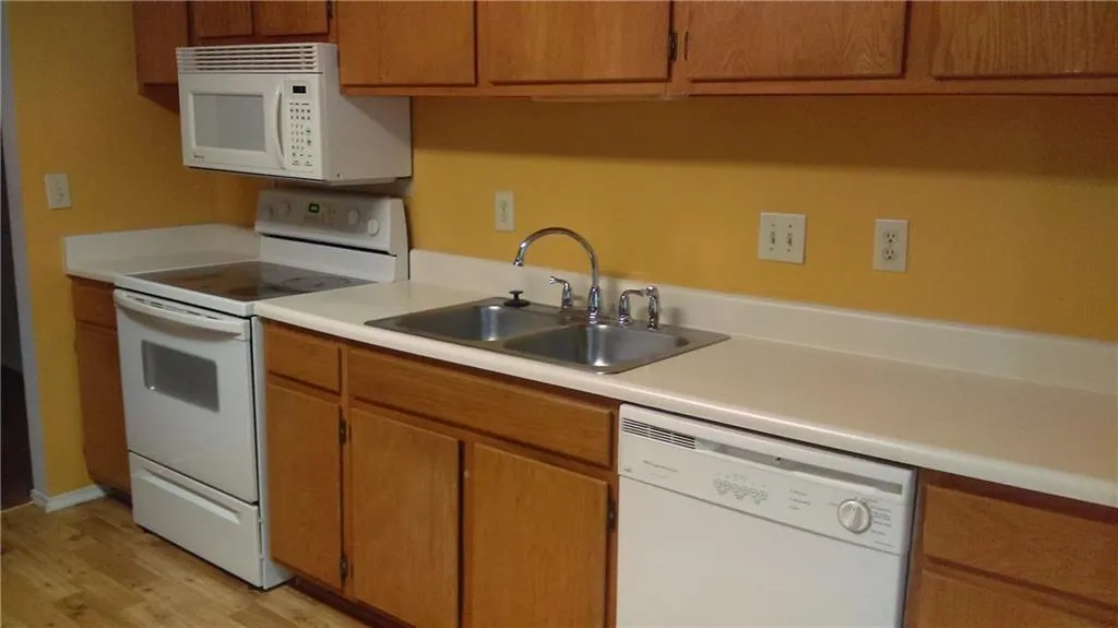 2706 Huntingdon Chase, Atlanta, Georgia 30350, 2 Bedrooms Bedrooms, ,2 BathroomsBathrooms,Residential,Sold,2706 Huntingdon Chase,6041274