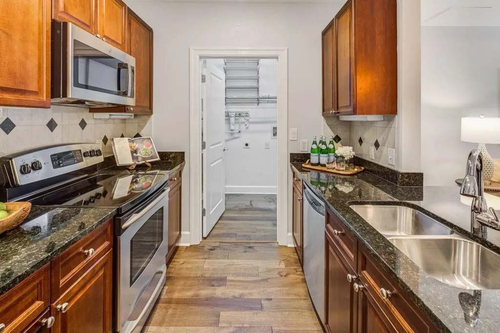 325 E Paces Ferry Road Ne Unit 410, Atlanta, Georgia 30305, 1 Bedroom Bedrooms, ,1 BathroomBathrooms,Residential,For Sale,325 E Paces Ferry Road Ne Unit 410,7608721