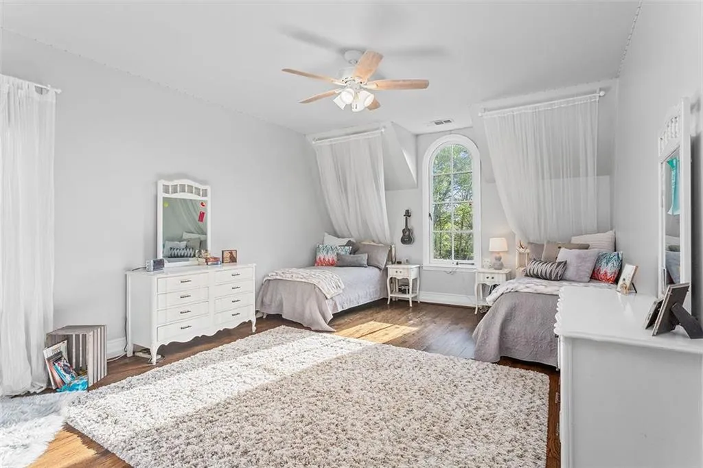 7815 Nesbit Ferry Road, Sandy Springs, Georgia 30350, 5 Bedrooms Bedrooms, ,6 BathroomsBathrooms,Residential,Sold,7815 Nesbit Ferry Road,7030670