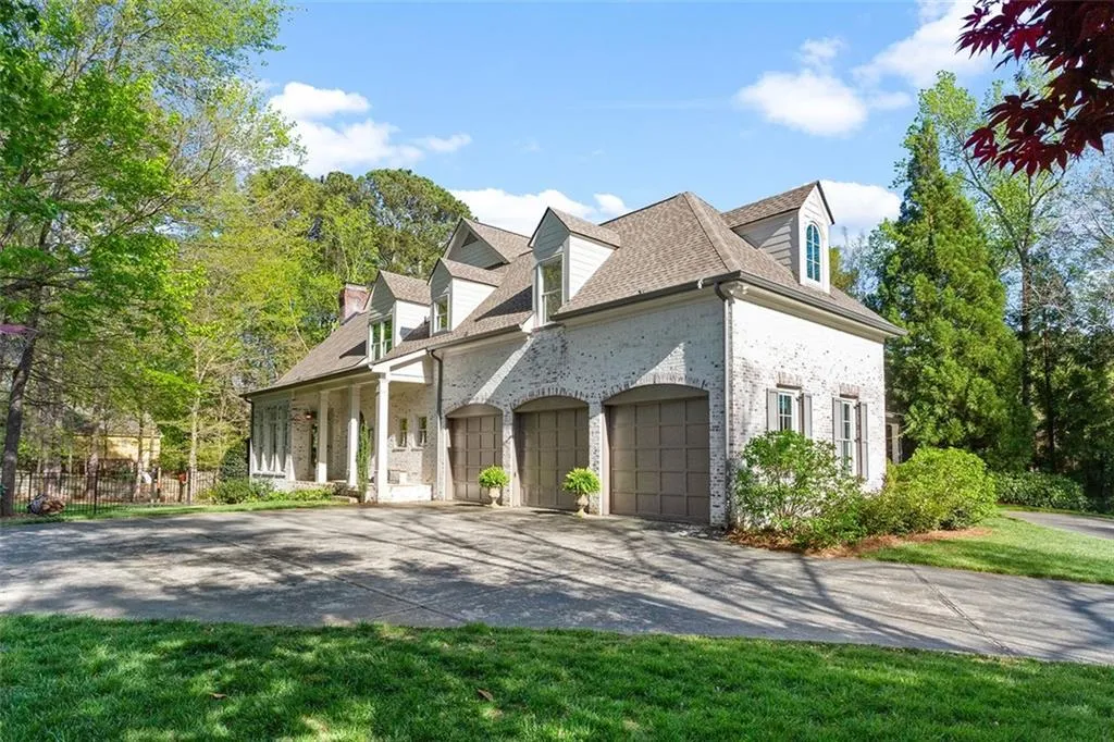 7815 Nesbit Ferry Road, Sandy Springs, Georgia 30350, 5 Bedrooms Bedrooms, ,6 BathroomsBathrooms,Residential,Sold,7815 Nesbit Ferry Road,7030670